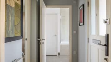 Luxury Apartment, Private Bathroom | Interior