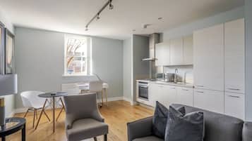 Luxury Apartment, Private Bathroom | Shared kitchen