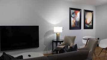 Luxury Apartment, Private Bathroom | Lounge