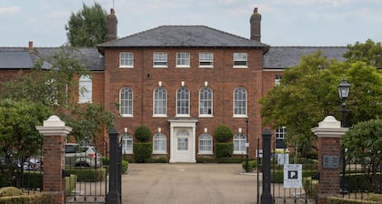 Luxurious Private One Bedroom Apartment