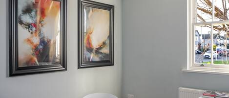 Luxury Apartment, Private Bathroom | Dining