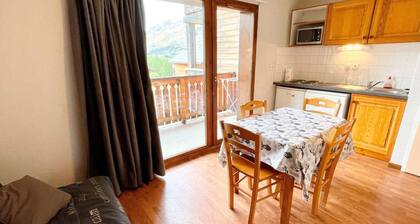 2nd floor, view mountain, swimming pool, terrace, parking, tv, ski locker, 27m², La Joue du Loup