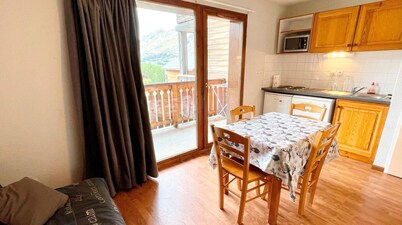 2nd floor, view mountain, terrace, parking, tv, ski locker, 27m², La Joue du Loup