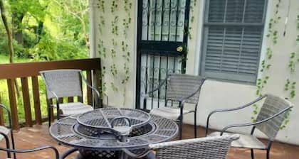 2Br, 2.5 Bath, Townhouse with 3 beds.