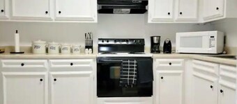 2Br, 2.5 Bath, Townhouse with 3 beds. 