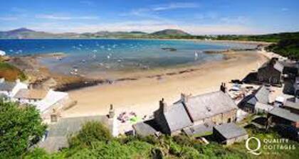 3-bed House in Pwllheli With Private hot tub