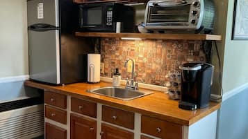 Fridge, microwave, coffee/tea maker, toaster