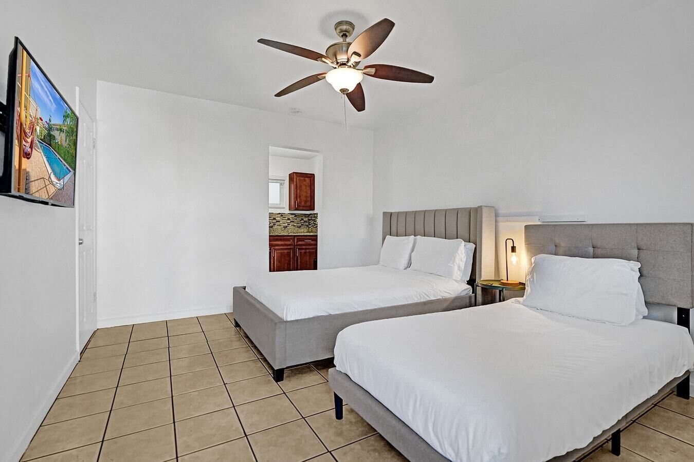 The Nook, Hollywood, few steps away from the Beach, with pool and FREE PARKING!
