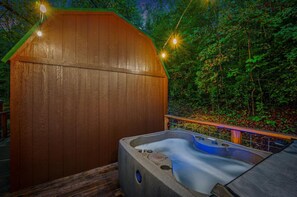 Bañera de hidromasaje al aire libre