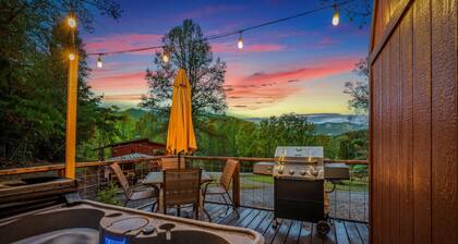 Brand new! 2bed/1bath Cabin with Mountain View, hot tub and grilling deck / Fire Pit table