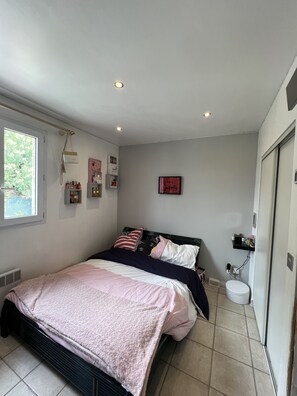 2 bedrooms, iron/ironing board, free WiFi, bed sheets - VILLA IN SECURE ESTATE WITH SWIMMING POOL (Le Cannet)