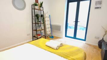 Apartment | Travel crib, free WiFi, bed sheets