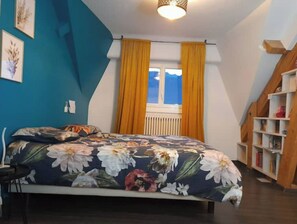 5 habitaciones, tabla de planchar con plancha, cuna de viaje y wifi 