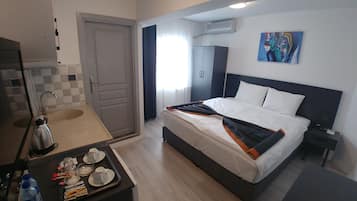 Chambre Double Standard | 1 chambre, coffres-forts dans les chambres, fer et planche Ă repasser