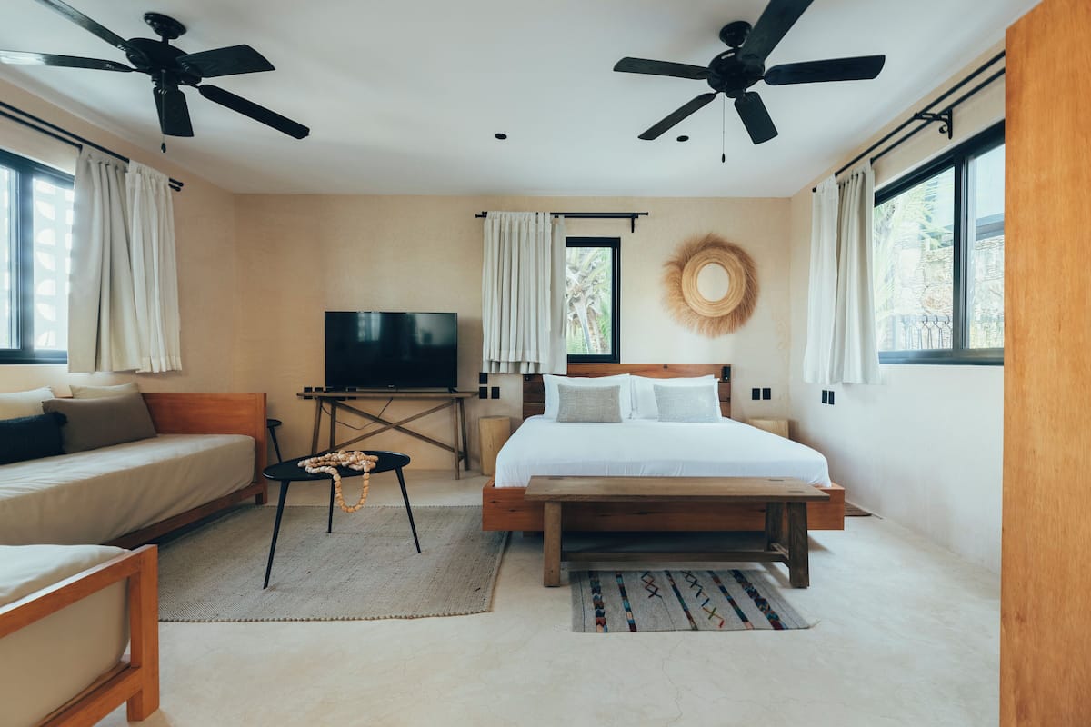 Studiosvit Deluxe | 1 sovrum, sÀngtillbehör av högsta kvalitet, duntÀcken och minibar