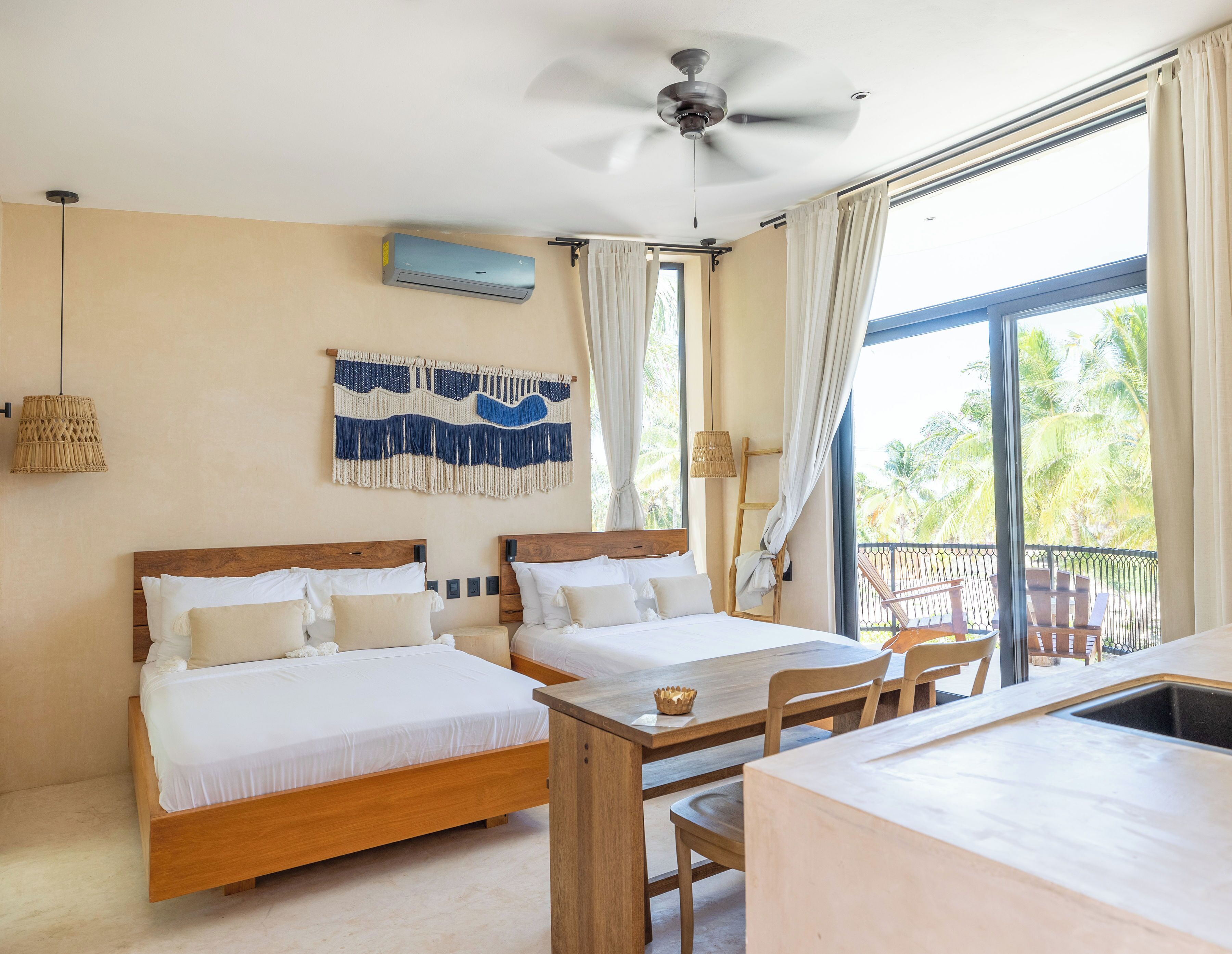 尊榮四人房 | 高級寢具、羽絨被、迷你吧、客房內保險箱