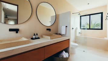 Deluxe Suite 1 King bed + 2 Sofa Beds | Bathroom | Eco-friendly toiletries, hair dryer, bathrobes, towels