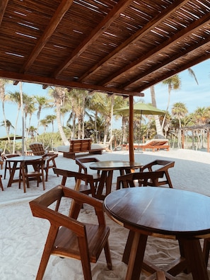 Frühstück, Mittagessen, mexikanische Küche, Blick auf den Strand