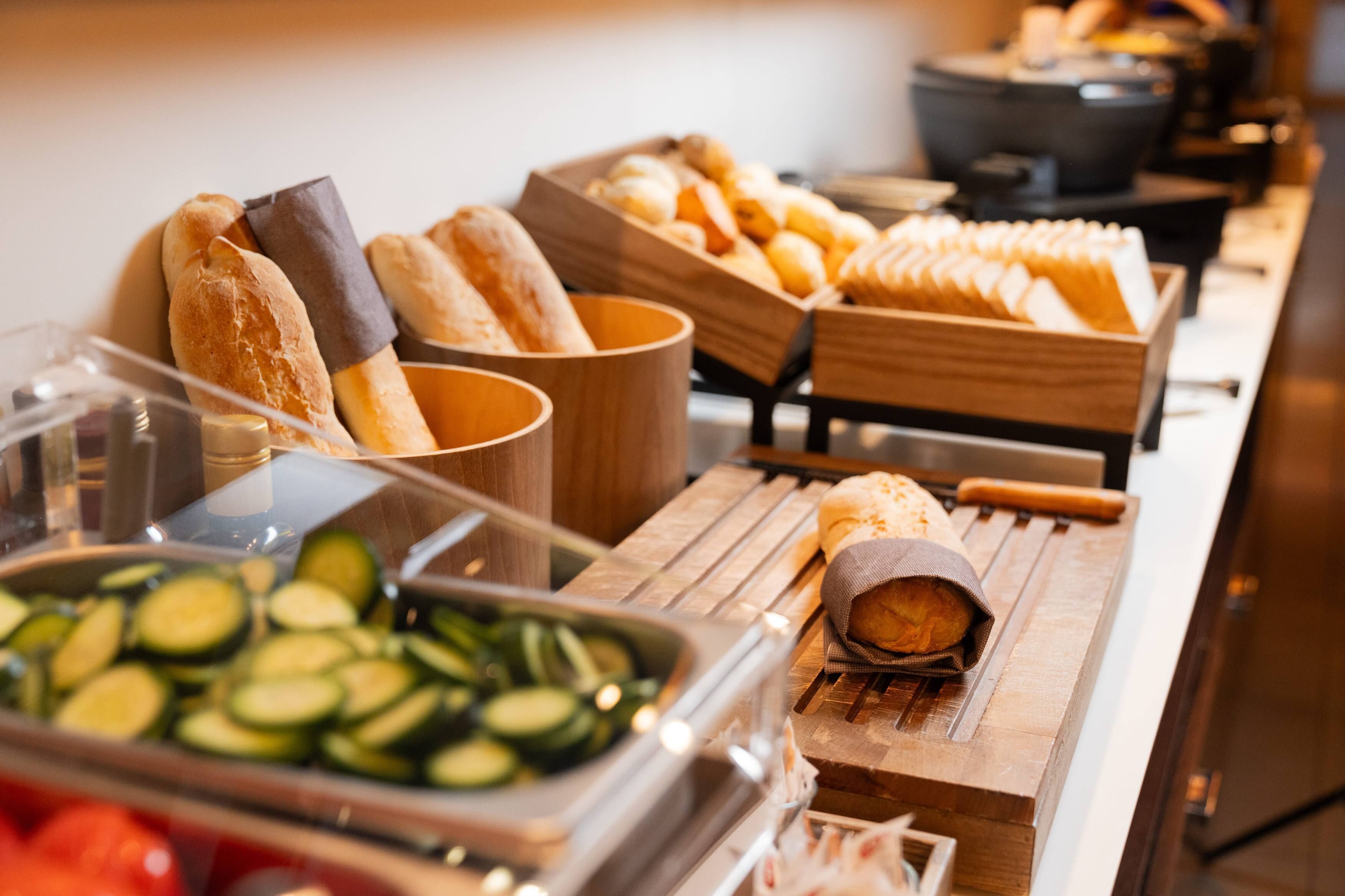 Desayuno buffet diario (EUR 15 por persona)