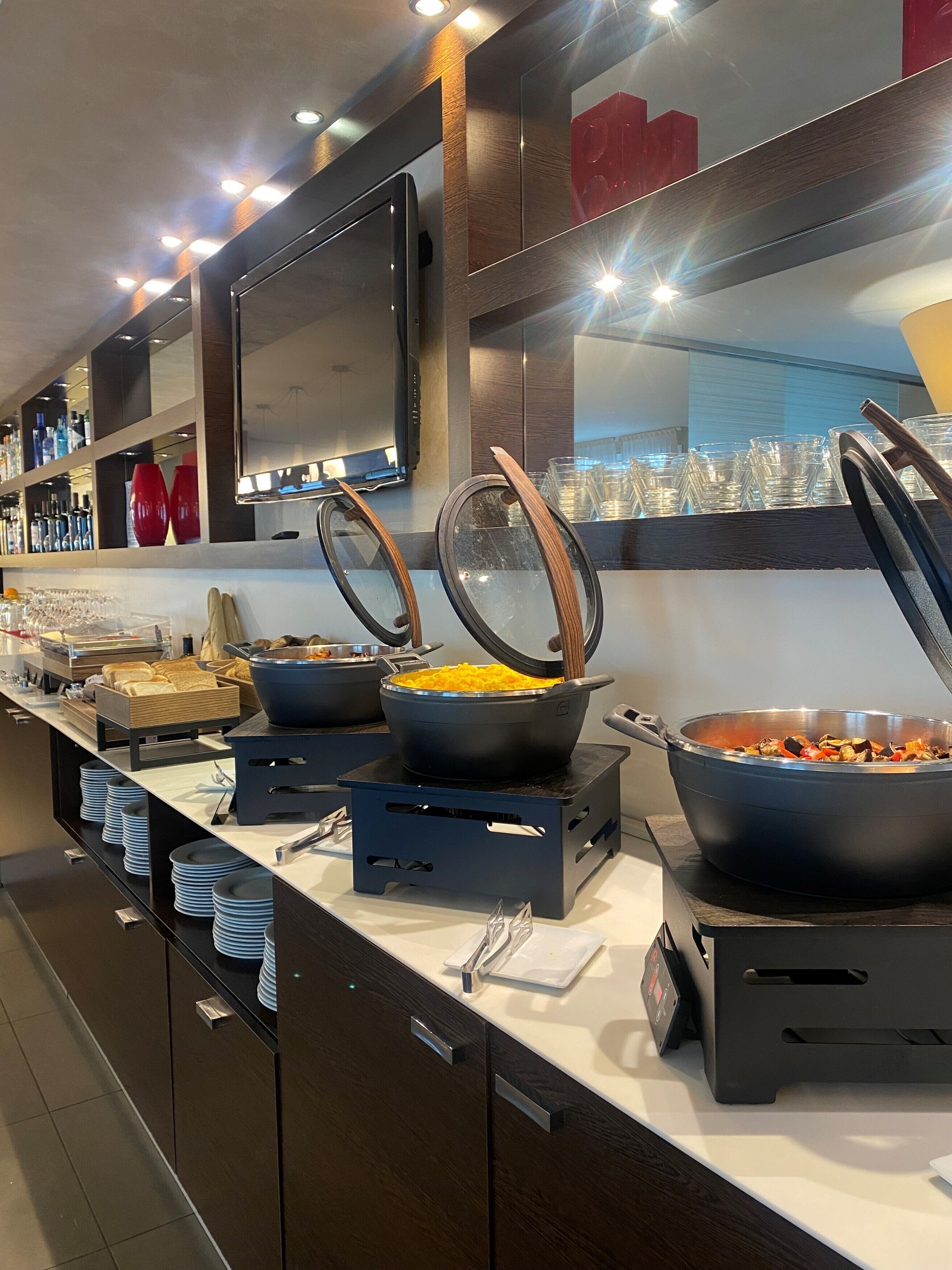 Petit déjeuner buffet (15 EUR par personne)