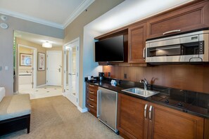 Fridge, microwave, stovetop, electric kettle - Strip View Penthouse Las Vegas NEVER RESORT FEES! (Las Vegas)