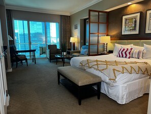 1 bedroom, WiFi - Strip View Penthouse Las Vegas NEVER RESORT FEES! (Las Vegas)