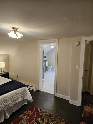 The Tammy Room | Bathroom | Hair dryer, towels, soap, shampoo - Come As You Are Inn (Sayville)