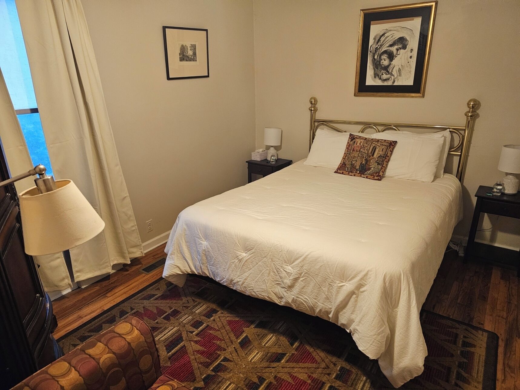 Minibar, iron/ironing board, free WiFi, bed sheets