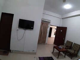 Standard Double or Twin Room | Living room