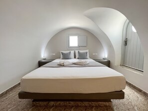 In-room safe, desk, free WiFi, bed sheets - White Lily - Adults Only 16 plus (Santorini)