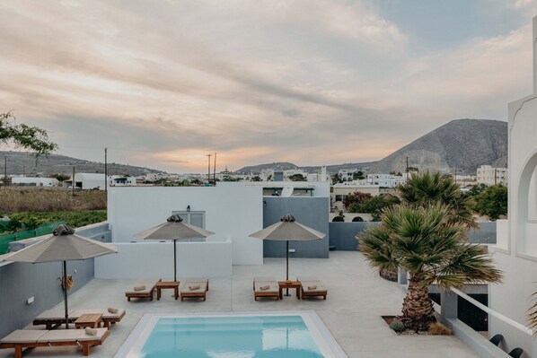 Seasonal outdoor pool, pool umbrellas, sun loungers - White Lily - Adults Only 16 plus (Santorini)