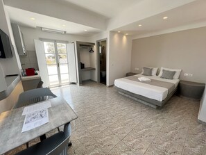 Standard-Studio | Zimmersafe, Schreibtisch, kostenloses WLAN, Bettwäsche