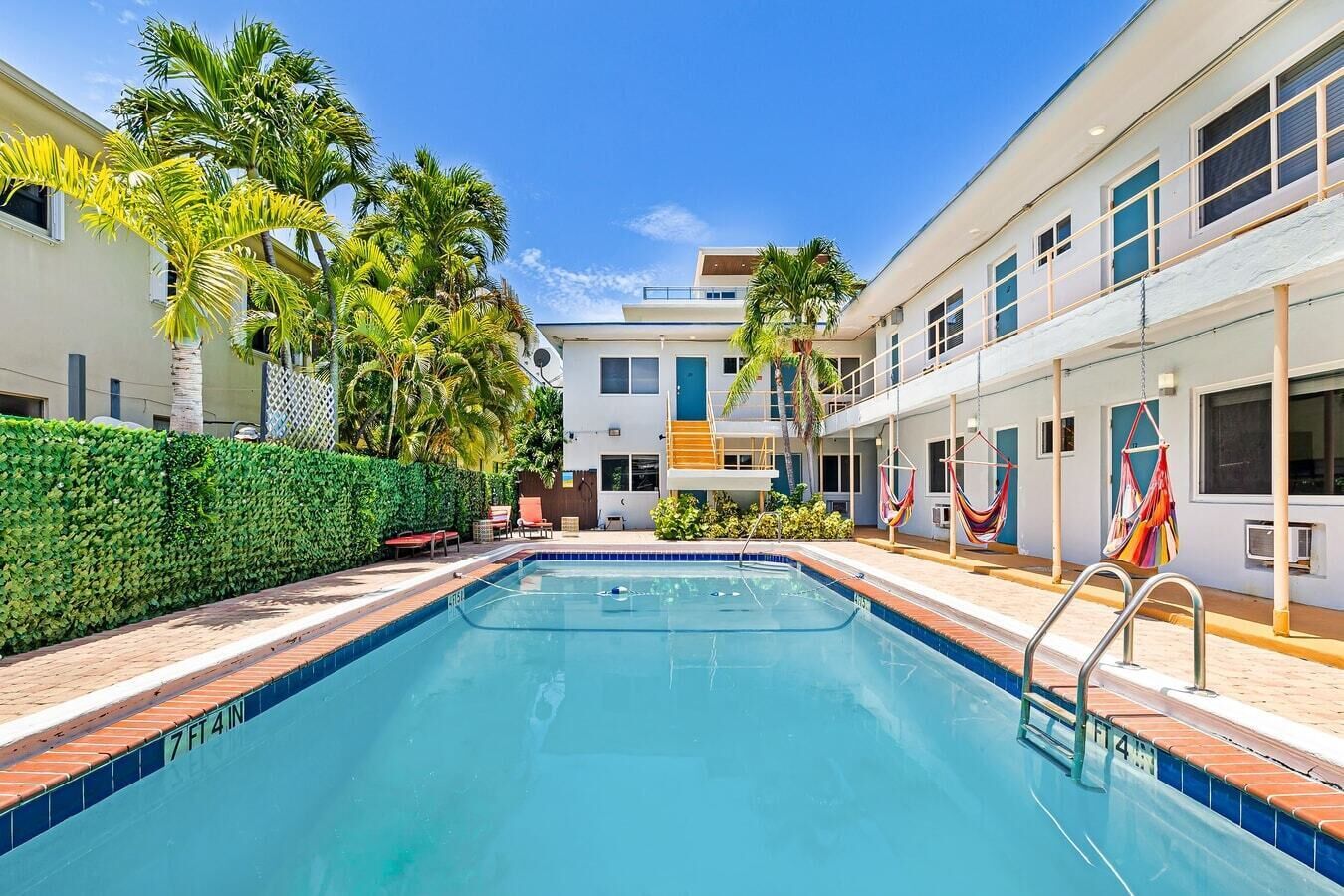 The Nook, Hollywood, few steps away from the Beach, with pool and Free Parking!