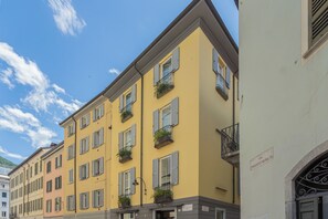 Exterior - Lake Holiday Como - Two Bedroom Apartment, Sleeps 4 (Como)