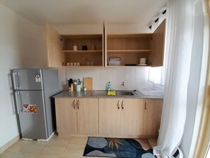 Frigorifero, microonde, forno, bollitore elettrico