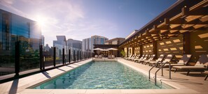 Outdoor pool, open 8:00 AM to 10:00 PM, pool umbrellas, sun loungers - Nobu Hotel Atlanta (Atlanta)