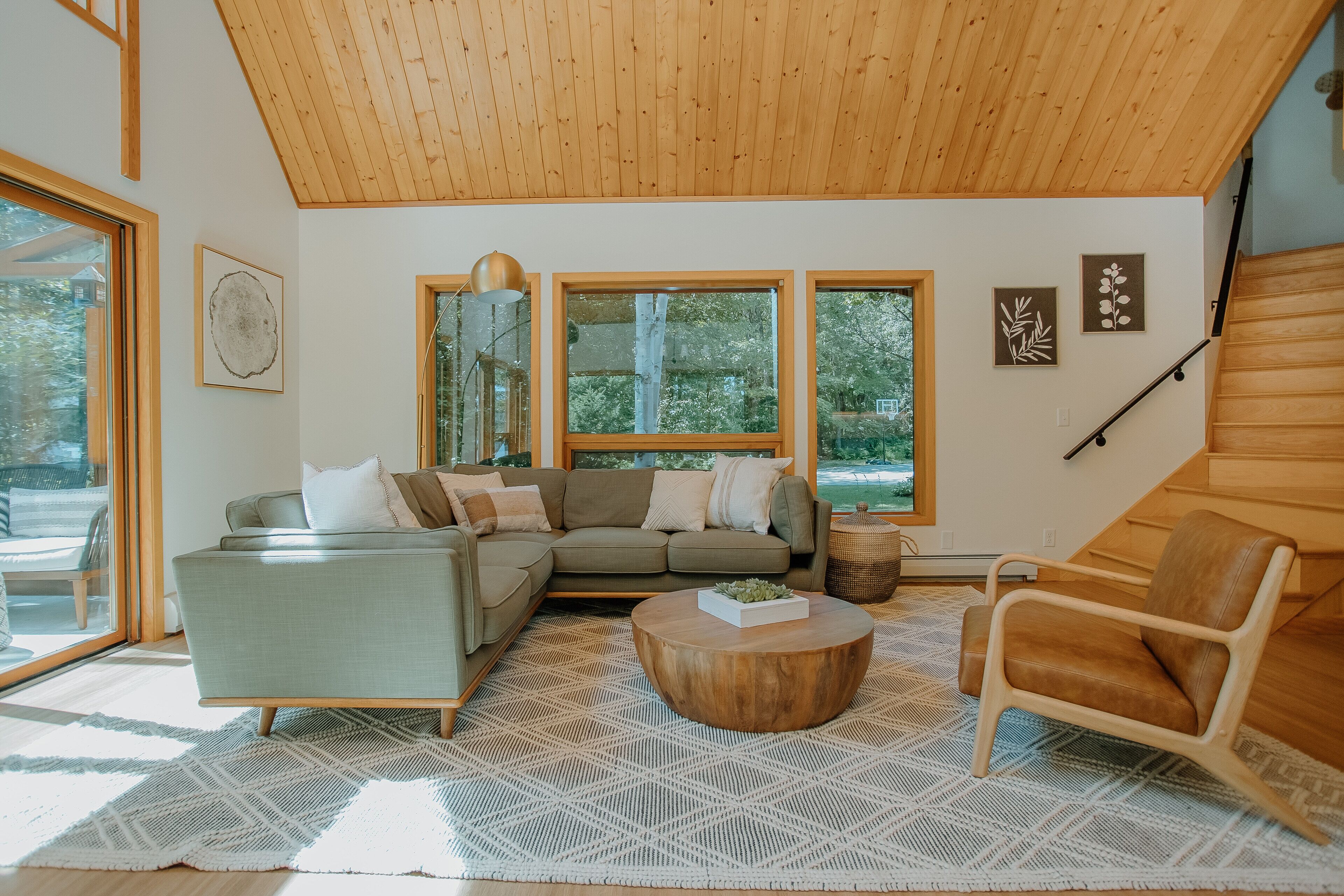 Smart TV, table football, ping pong, books