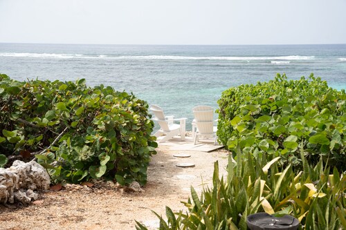 Peaceful Ocean Front Condo