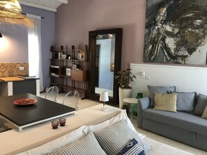 Design-Loft, eigenes Bad, eingeschränkter Meerblick (Calamosche) | Innenbereich