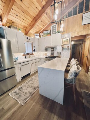 Frigorifero, forno, piano cottura, lavastoviglie