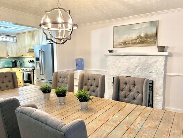 Dining - Hosts groups up to 13; relax with the whole crew at this private, peaceful getaway (Afton)