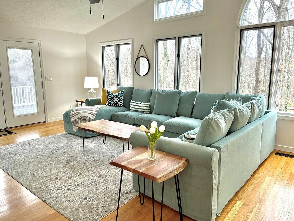 TV, peis og kontorer