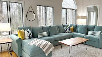 TV, peis og kontorer