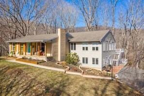 Exterior - Hosts groups up to 13; relax with the whole crew at this private, peaceful getaway (Afton)