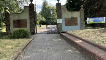 Apartment, 1 Queen Bed | Exterior