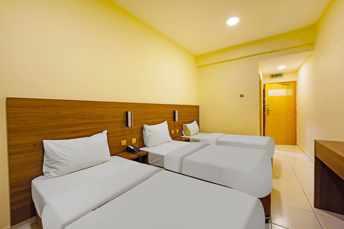 Habitación triple estándar | 1 habitación, escritorio, wifi gratis y ropa de cama