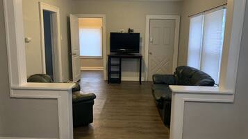 Una Smart TV, una oficina