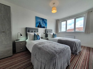 4 bedrooms, in-room safe, iron/ironing board, internet