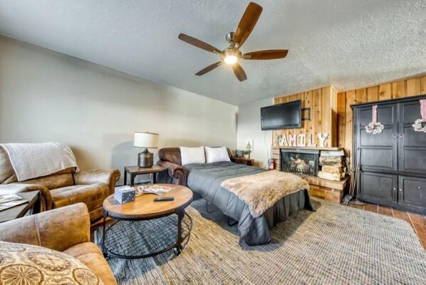 2 bedrooms, WiFi, bed sheets - Spacious 2BR, 2BA for 6– Beautiful Area (Brian Head)