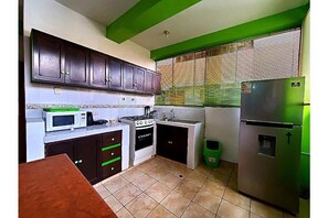 Refrigerador y utensilios de cocina 